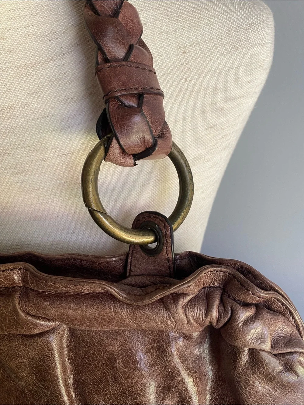 Vtg HOBO Distressed Brown Leather Womens‎ Braided Strap Magnetic Shoulder Bag